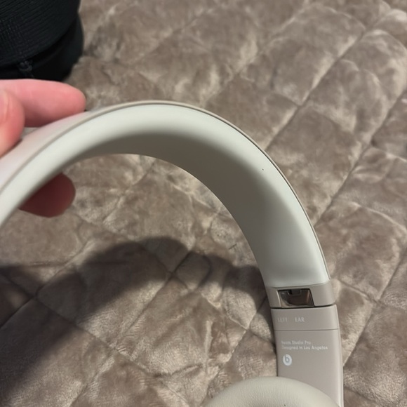 Beats Studio Pro Sandstone - Picture 3 of 7